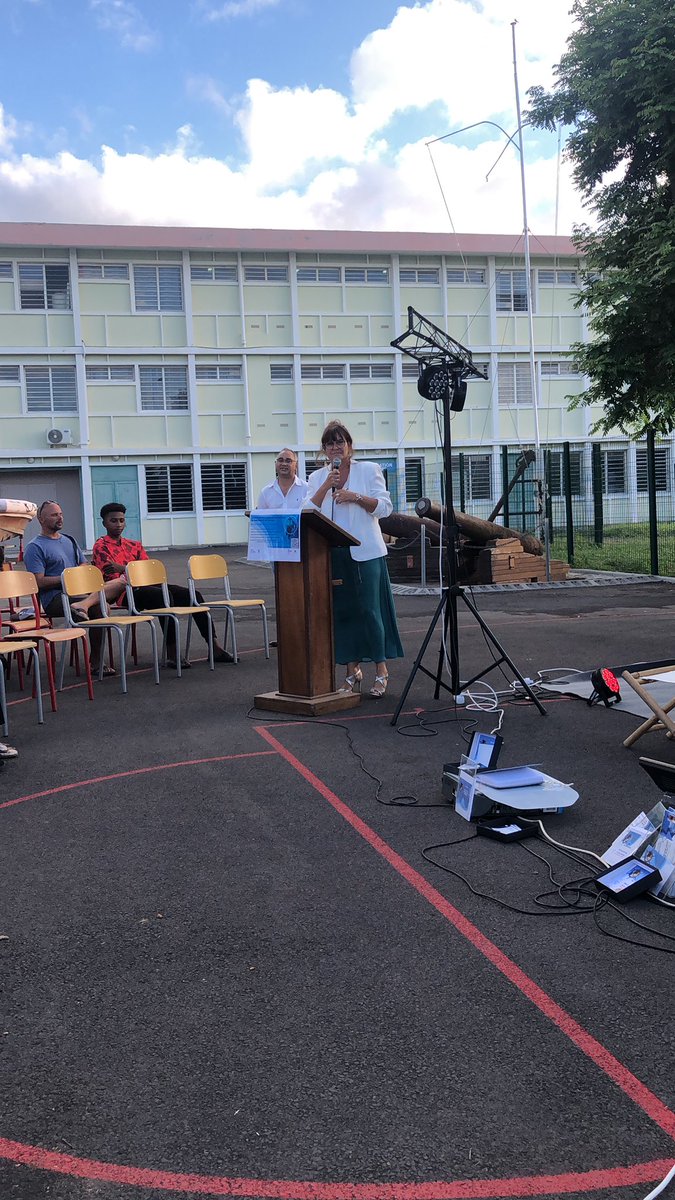 Top départ de la Semaine des métiers du #maritime et du #fluvial à la Réunion donné par @Ang_Goodall , <a href="/manciet2/">gilbertmanciet</a> des #taaf 

🗓️ Du 27 au 31 mars, @poleemploi_Run se mobilise pour l'#emploi du secteur avec + 275 actions sur tout le #territoire ! 🚀