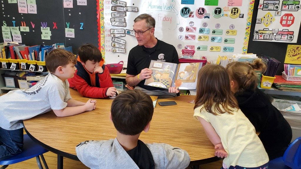 GreenvilleCSD's tweet photo. Sharing the love of reading! Mr. Bennett joined Mrs. Carl's 5th graders as they read to Mrs. Rauf's 1st graders on Friday 📖📚️ https://t.co/qtK0CGsLvA