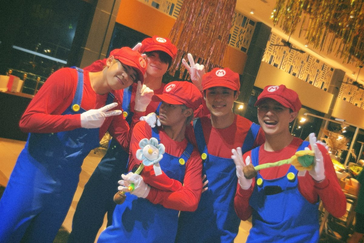 PloyPhachkarin's tweet photo. 💙💚💛🧡❤️💜🤍🤎💖 #GmmtvOuting2023 https://t.co/12fNrlMNij