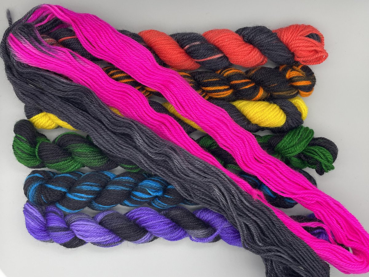 FromTheCauldron's tweet image. #MarchMeetThemaker day 31: Coming soon

I am working on sets that can be scaled up. Some sets will be like the one pictured, others will be fades &amp;amp; others will be a solid (or semi solid/tonal as Im an indie dyer, not a machine) paired with a complementary skein

#MHHSBD #EarlyBiz