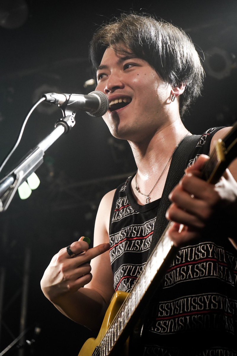 2番手。
爆音、揺らすMAHOROBA。

誰よりも自由に。
流れるように、寄り添うように。

とにかく好き勝手やらせたかった。
それができるフロアだったね。

ケンジくんに送る！
って言ってくれたsad hole。
もっともっと大切な曲になった。
ずっとずっと大切なバンドだ。

photo by @5Wanri