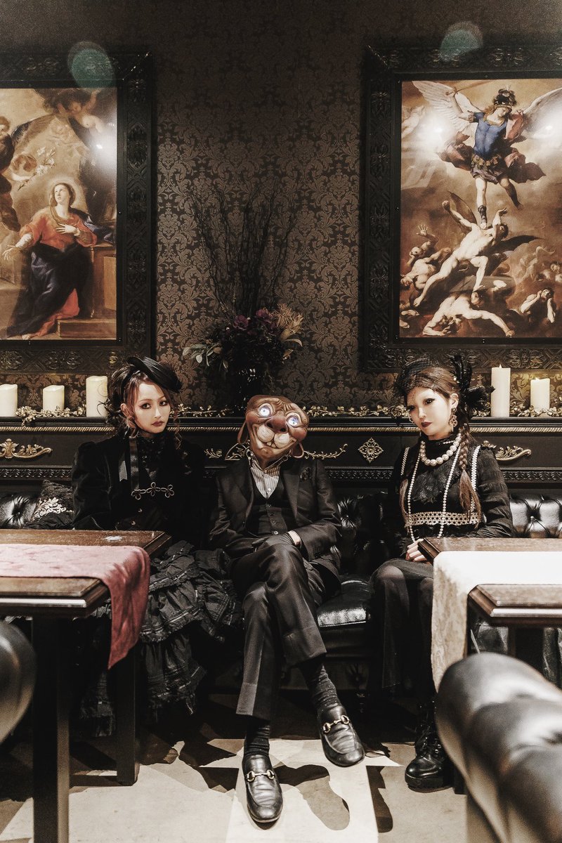 bibibibiron's tweet photo. #hachinight
#hachicafe
#gothicnight
photo @hyoubyou
dress /ピンクハウス
hat /triple fortune https://t.co/VTE0zT0Y8S