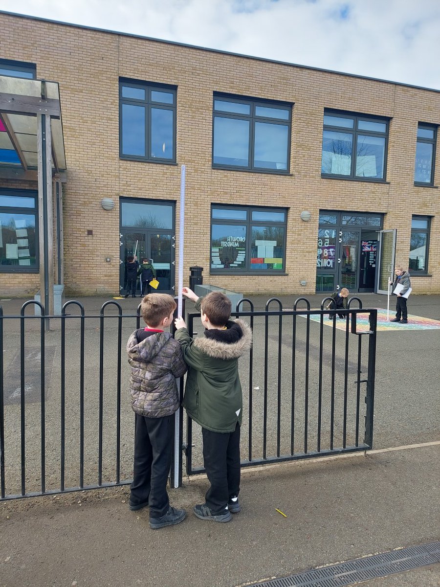 MissAston's tweet photo. Outdoor maths today. 3B continued using Sophie Henn's books and measured out the actual lifesize measurements of animals. Did you know the width of our playground is the length of a blue whale!! https://t.co/k8B9Wo1LXz