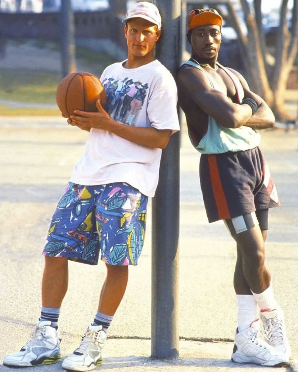 DeeWellsOSD's tweet photo. S/o @WoodyHarrelson & @wesleysnipes! #osdlive #kickstory #sneakers https://t.co/iLpKOfhG0q