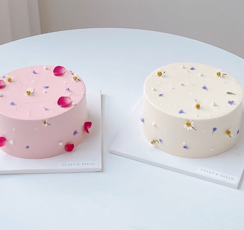 daily_dolce's tweet photo. Flower cakes by heart_n_arrow https://t.co/x6cX7Ovsds