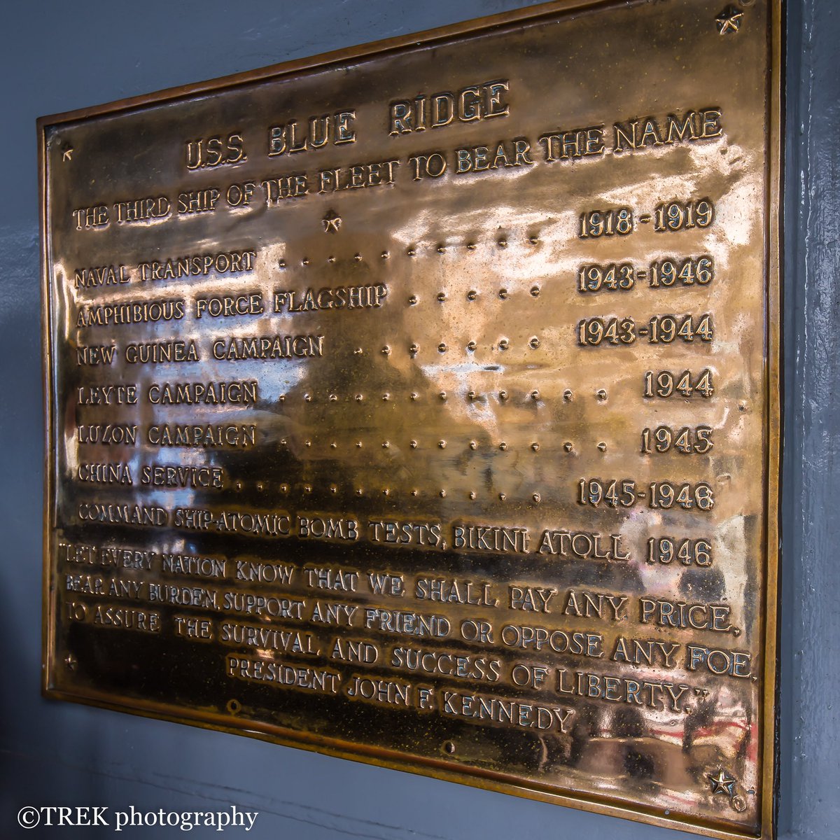 IT_TREK's tweet photo. The gate of Blue Ridge
#日米親善よこすかスプリングフェスティバル
#BlueRidge
#USSBlueRidge
#ブルーリッジ
#USN
#USNavy
#LCC19
#7thfleet
#SeventhFleet
#PENTAX https://t.co/3V3QfacMaI
