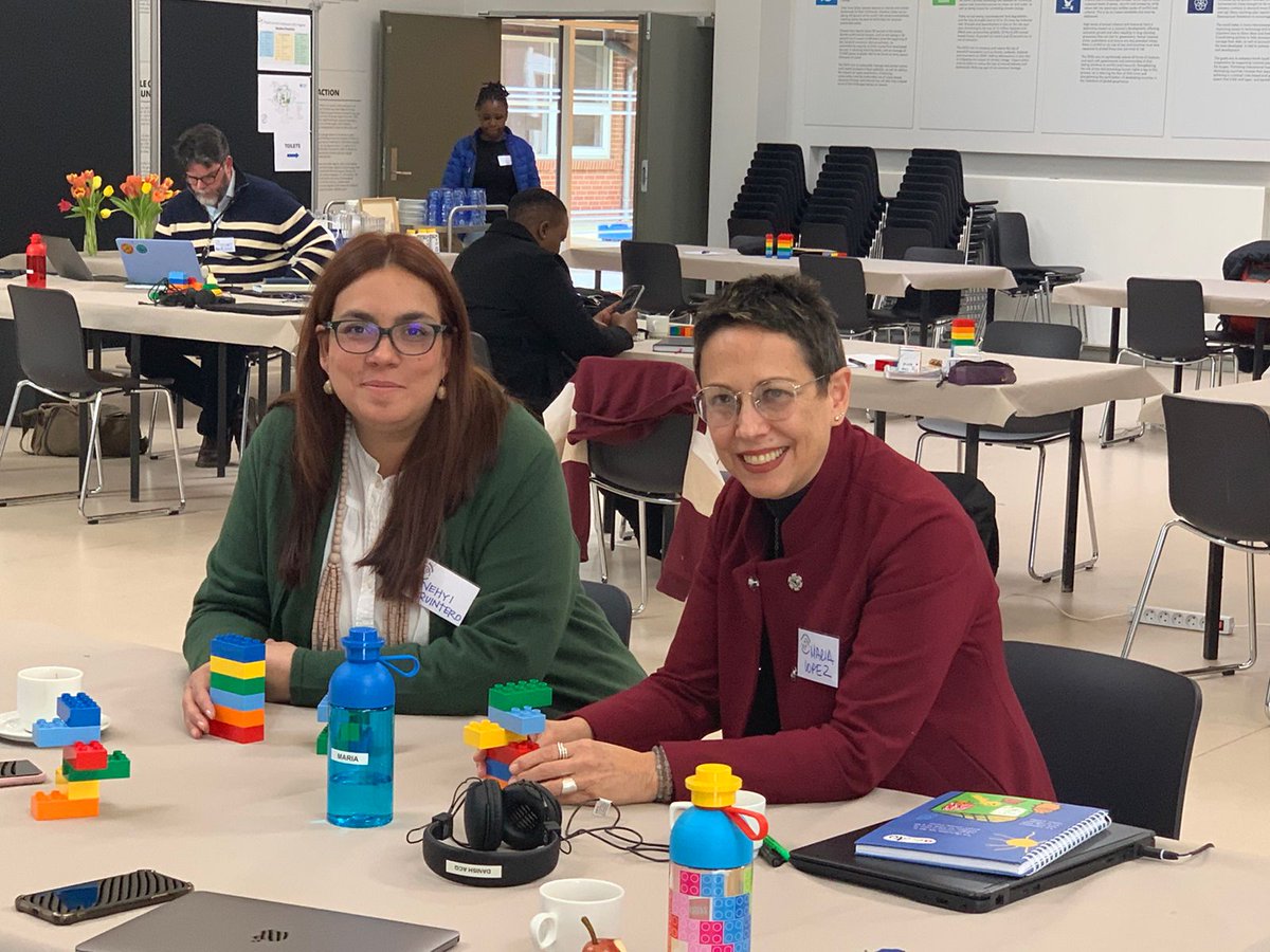 Ya estamos listos en #PlayfulSchoolsConference2023 con Maria Adelaida López CEO  aeioTU y Nehyi Quintero Directora Digital aeioTU. Felices de compartir nuestra experiencia y aprendiendo de otras organizaciones también.