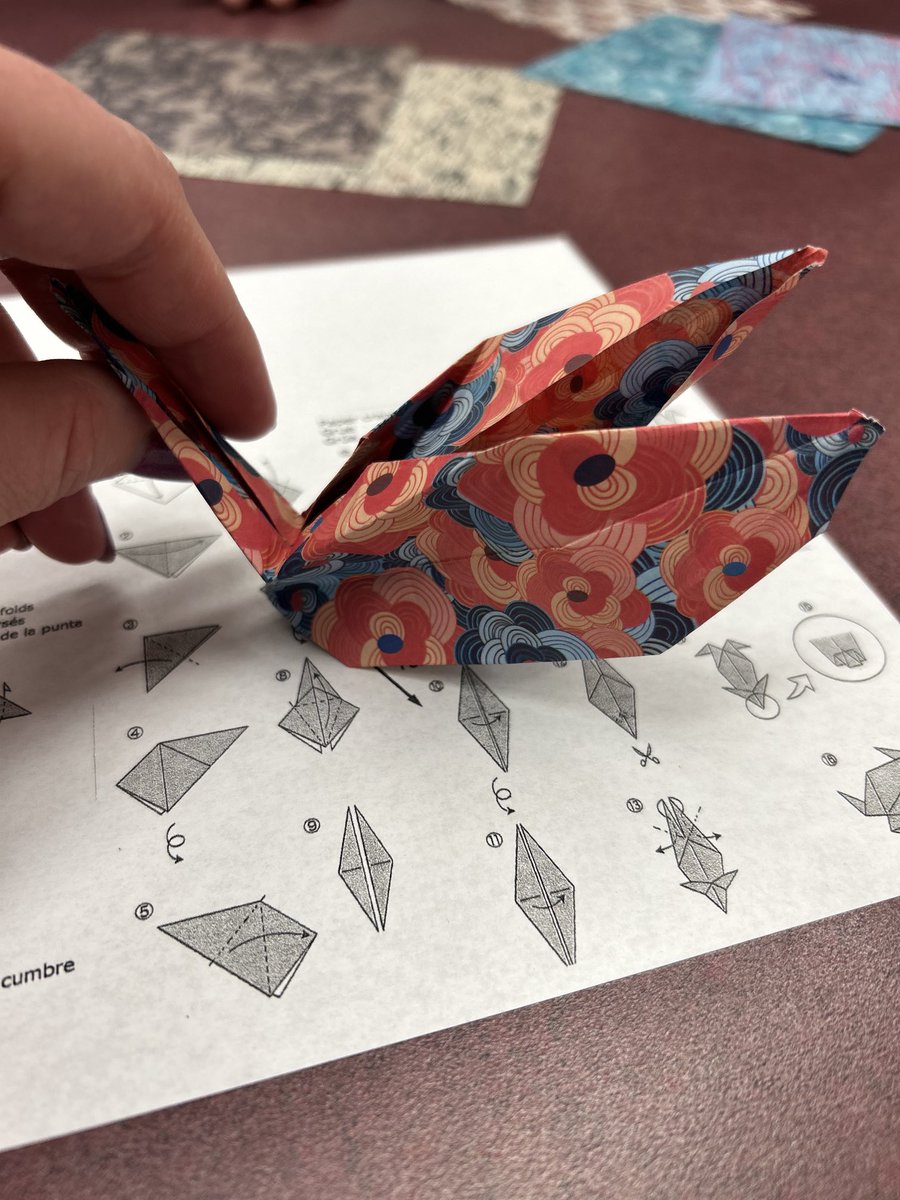 emm_1980's tweet image. Folded pages and fancy shapes! ⁦The ⁦@CentralBulldog⁩ Book Club unleashed their inner artists on Friday with guest speaker Sarah Muegge.  #origami #spslib #bookclub⁦@CHSLibrary1⁩
