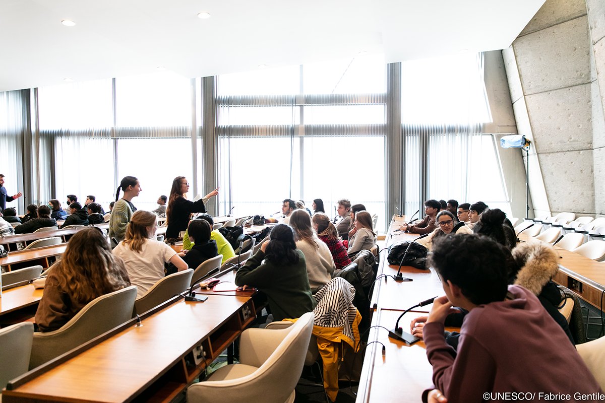 🔎 Retour sur la  dernière #Masterclass contre le racisme et les discriminations de l'<a href="/UNESCO/">UNESCO 🏛️ #Education #Sciences #Culture 🇺🇳</a> avec plus de 1000 lycéens.🙂 L'Institut animait un atelier de sensibilisation aux mécanismes des discours de haine auprès de 80 jeunes.
➡ En savoir plus : 2idhp.eu/retour-sur/une…