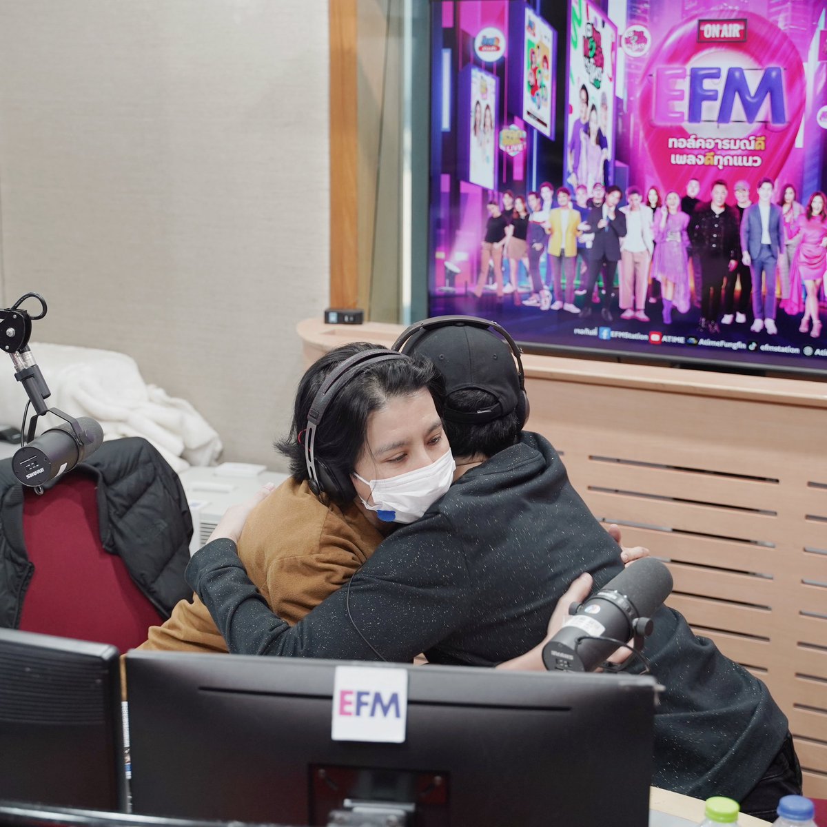llpuccall702's tweet photo. @Palit_Official @peckpalit @EFM_STATION พี่อ้อมน่ารักกับพิคเสมอเลย 
TOUCH MY BODY
#EFMDJPlaylistXPeck
#เป๊กผลิตโชค ♡ #PECKPALiTCHOKE https://t.co/oeQaI2i41A