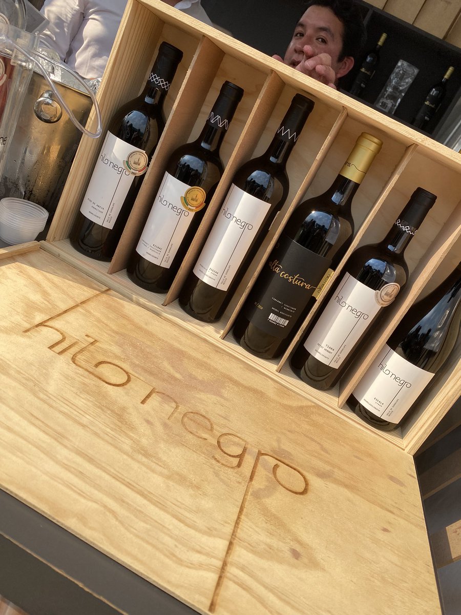 aatristainm's tweet photo. Gracias a la #SecretaríadeTurismodeBajaCalifornia y a #Provino por invitarme a impartir la cata de vinos de #BajaCalifornia en @SaborEsPolanco y poder catar 3 vinos extraordinarios con el público que nos acompañó! Gracias a @RelieveVinicola #HiloNegroVinos y a @mauriciorcantu 🍷 https://t.co/0bmFSIcrKb