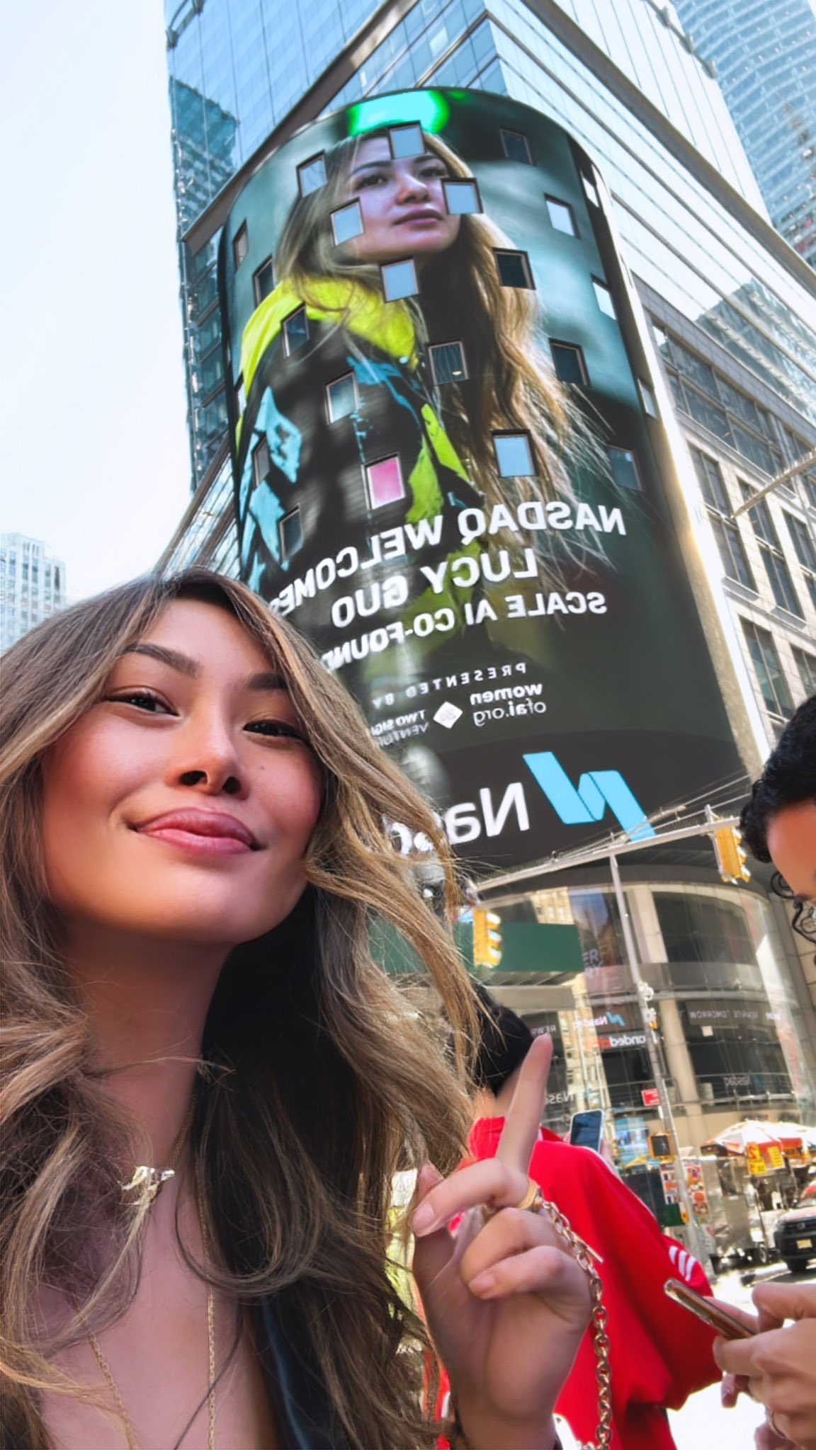 Lucy Guo on Twitter "Rang the Nasdaq bell today. That was fun 😍 https