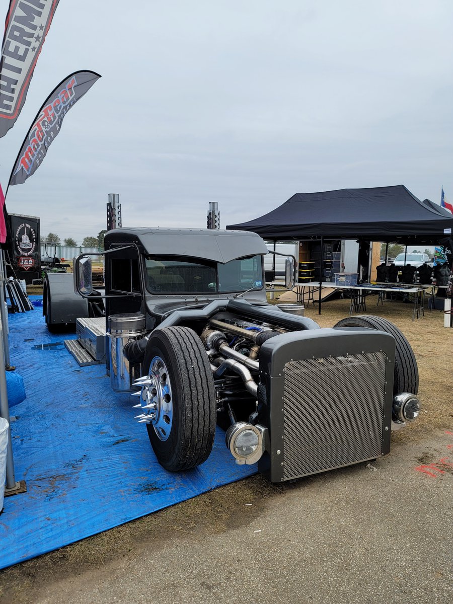 ToxicDiesel's tweet photo. check out this rig https://t.co/IsUOAd7SBp