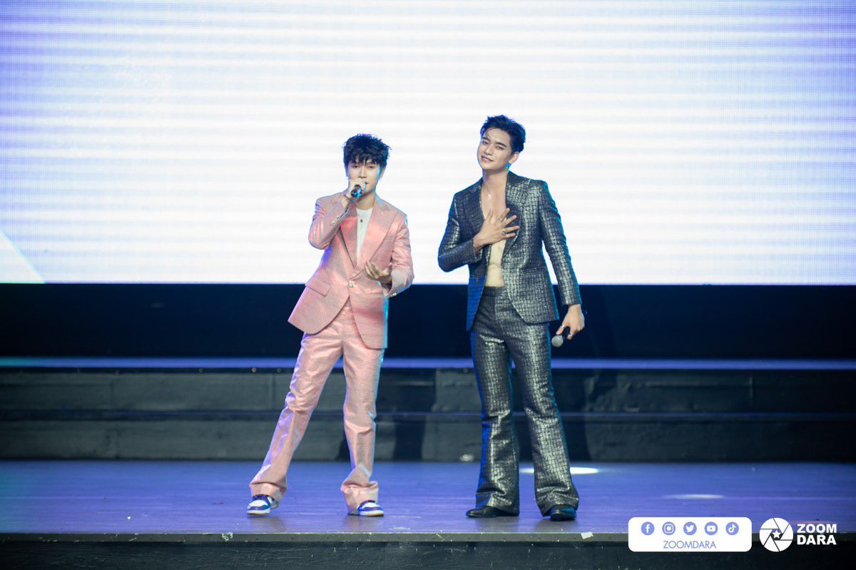 zoomdara_online's tweet image. “ก้าวหน้า-เทอร์โบ” ร่วมโชว์ร้องเต้นแบบจัดเต็มกับงาน DP DANCE STUDIO “GOODBYE &amp;amp; HELLO charity showcase 2023” 

🔗 bit.ly/3lCCFsg

#DPDanceStudio
#ก้าวหน้าเทอร์โบ #KaownahTurbo
#kaownah #ก้าวหน้า #turbotb #เทอร์โบ
#ก้าวไปกับเทอร์ #ก้าวหน้าครับผม
#รักติดเทอร์โบ #zoomdara