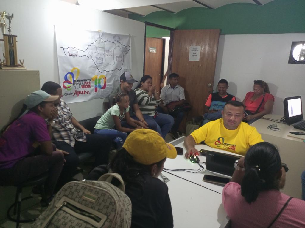 Iniciamos la Semana con Reunión Organizativa de la Estructura estadal del Movimiento Paz y Vida, planificando los abordajes en las diferentes comunidades del estado. 
#NiCorrupcionNiGuarimbas <a href="/fundacion_mpv/">Fundación Movimiento por la Paz y la Vida Vzla</a> <a href="/vargas_mimou/">Alexander Mimou Vargas</a> <a href="/eduardopiate2/">eduardo piñate</a>