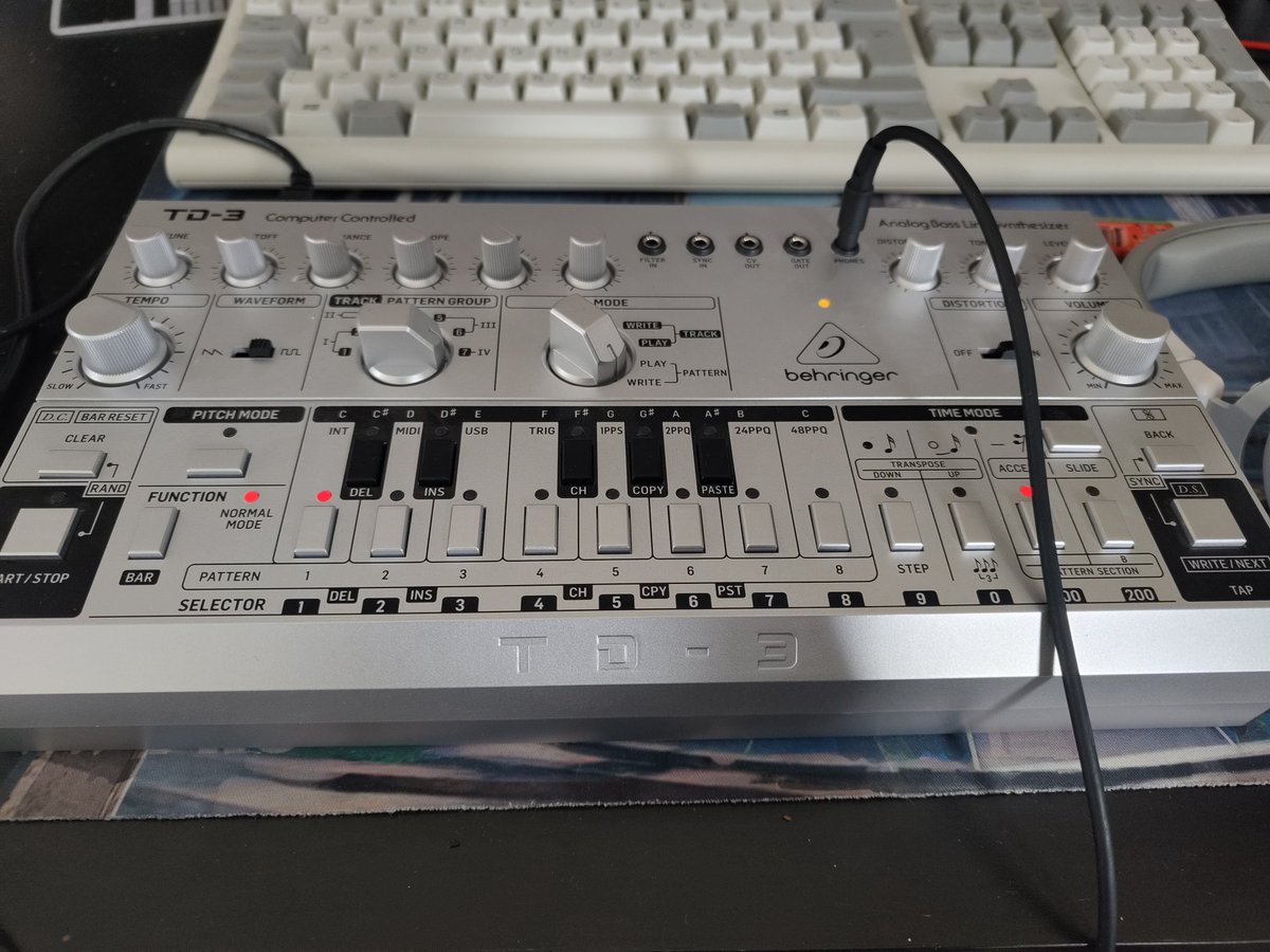 anna_silvera's tweet image. i now have a little silver friend c: 
#td3 #acid #myonlyfriend