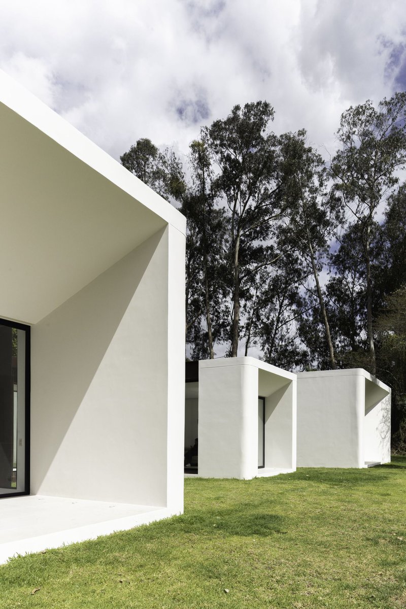 Arqenblanco's tweet photo. Casa Magnolia - nicolás&amp;nicolás + Caá Porá Arquitectura 
Imagen: Nicolás Provoste 
________________________________
#nicolas&amp;nicolas #caapora #nicolasprovostefotografia #nicolasprovoste #puembo #arquitecturaecuador #arquitecturaenblanco #arquitectura #architectureinwhite https://t.co/pePgEVIxUA