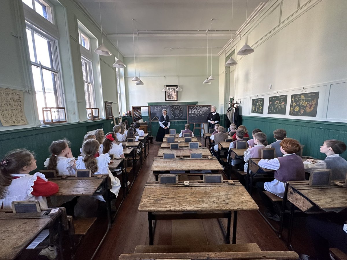 MrsMerritt_HPS's tweet photo. Today we headed into Edinburgh to visit The Victorian Classroom. We travelled back in time to 1897 to experience a day in the life of a Victorian student.. 👩🏻‍🏫

It didn’t take long before Miss Ingram showed us the belt and some brave volunteers stepped up to demonstrate! 🫢 https://t.co/fHtqOC7F9N