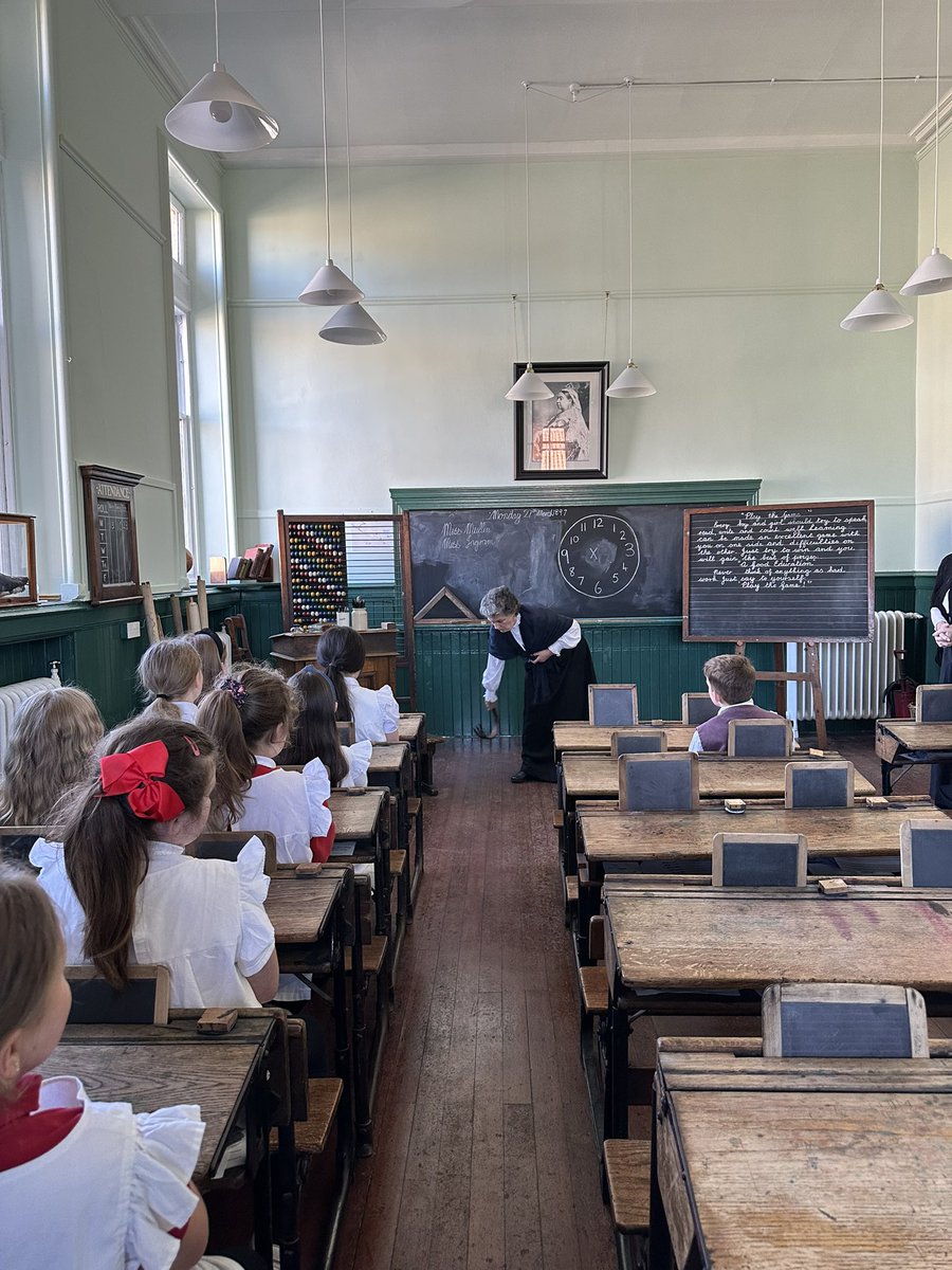 MrsMerritt_HPS's tweet photo. Today we headed into Edinburgh to visit The Victorian Classroom. We travelled back in time to 1897 to experience a day in the life of a Victorian student.. 👩🏻‍🏫

It didn’t take long before Miss Ingram showed us the belt and some brave volunteers stepped up to demonstrate! 🫢 https://t.co/fHtqOC7F9N