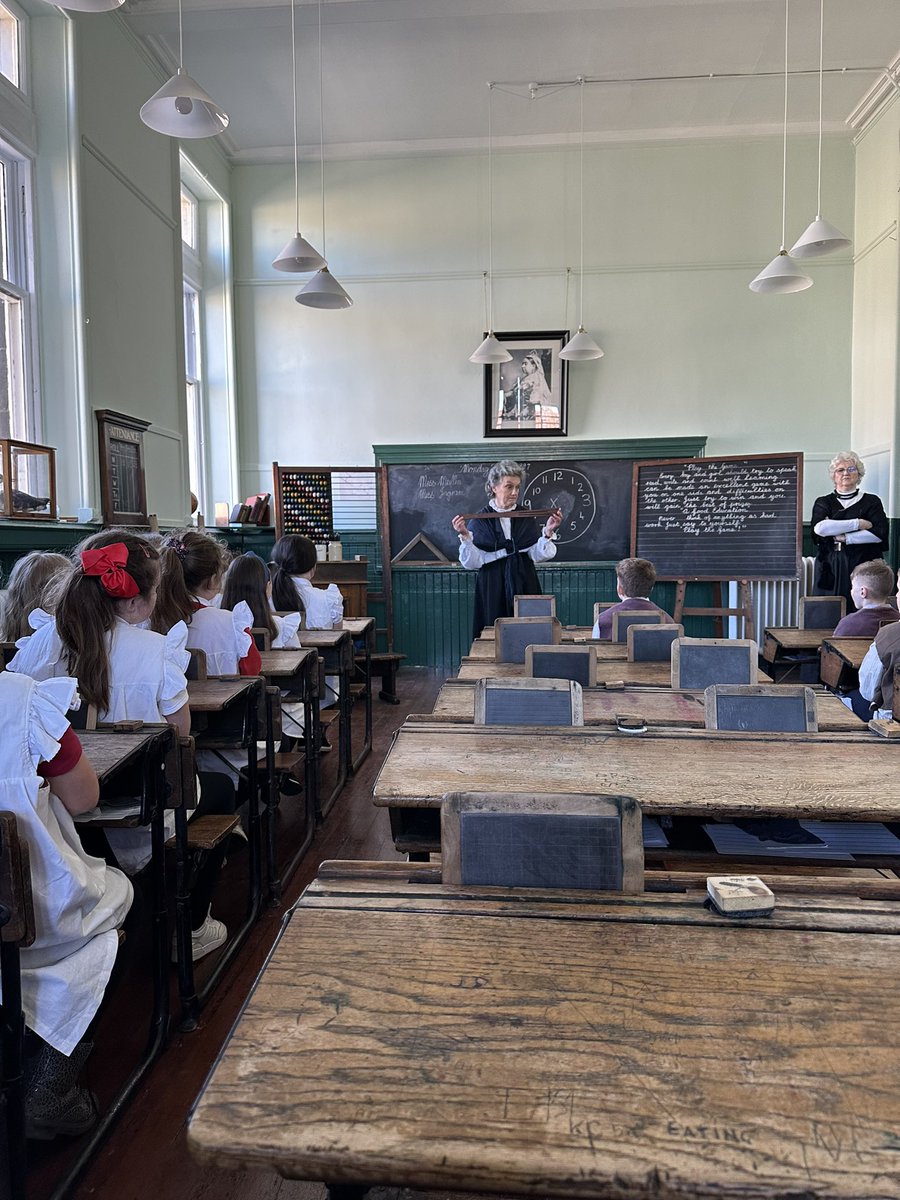 MrsMerritt_HPS's tweet photo. Today we headed into Edinburgh to visit The Victorian Classroom. We travelled back in time to 1897 to experience a day in the life of a Victorian student.. 👩🏻‍🏫

It didn’t take long before Miss Ingram showed us the belt and some brave volunteers stepped up to demonstrate! 🫢 https://t.co/fHtqOC7F9N