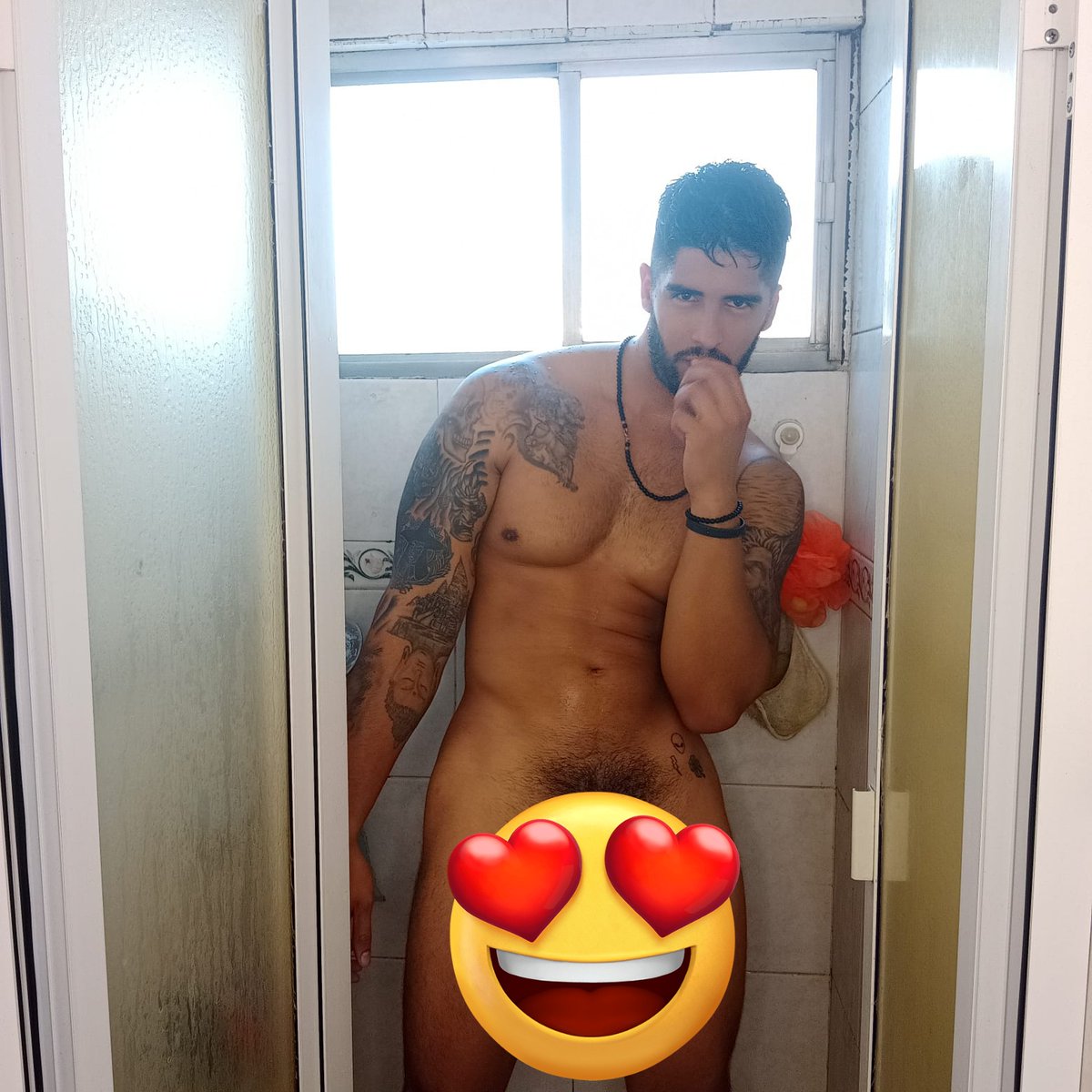 Benderdefutura's tweet photo. Dinámica, 1000 #Retwets para el final del día y  le quitó el emoji, si se llega a la meta también 5 suscripciones gratis para los que compartan. https://t.co/DggCPFh152