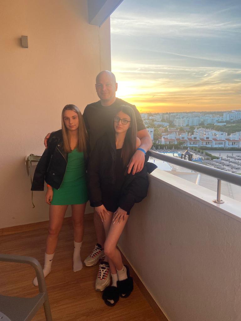 Andrewround78's tweet photo. 1st day of Portugal away ❤️💥 https://t.co/1Nn35XWvJO