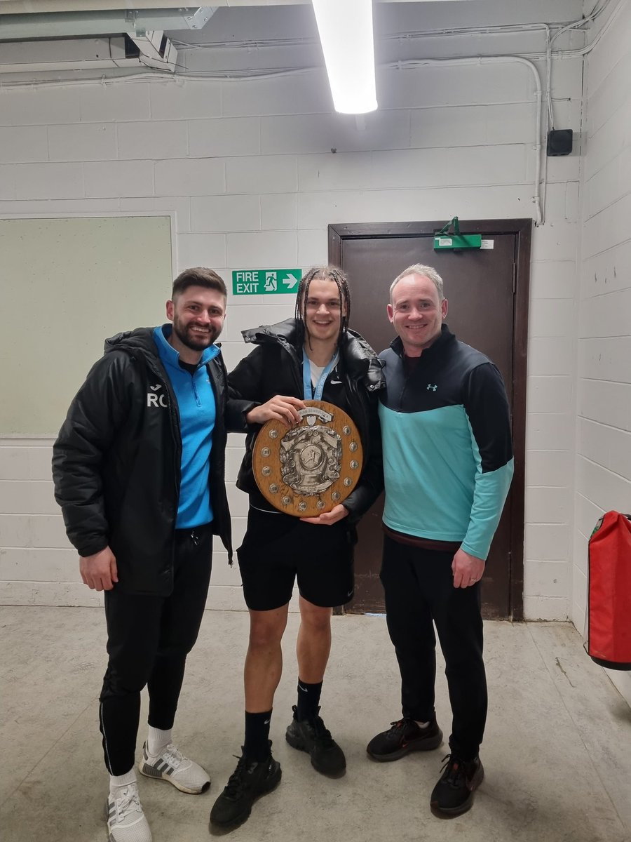 What an evening. Balerno seniors have won the league title, beating Forrester HS 3 - 1 in their final game of the season. Some squad, pleasure to be a part of it.
