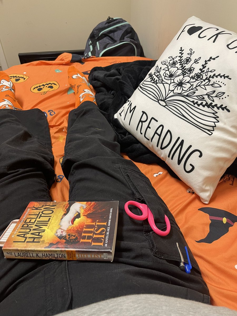 _readobituaries's tweet image. I wanna be @ home😭 &amp;amp;Honestly, it sad that I’m whining. I haven’t even ran a call today. Hell, I got here at 7 and slept until 2pm🤣🤣 #emt #emslife #fuckoffimreading