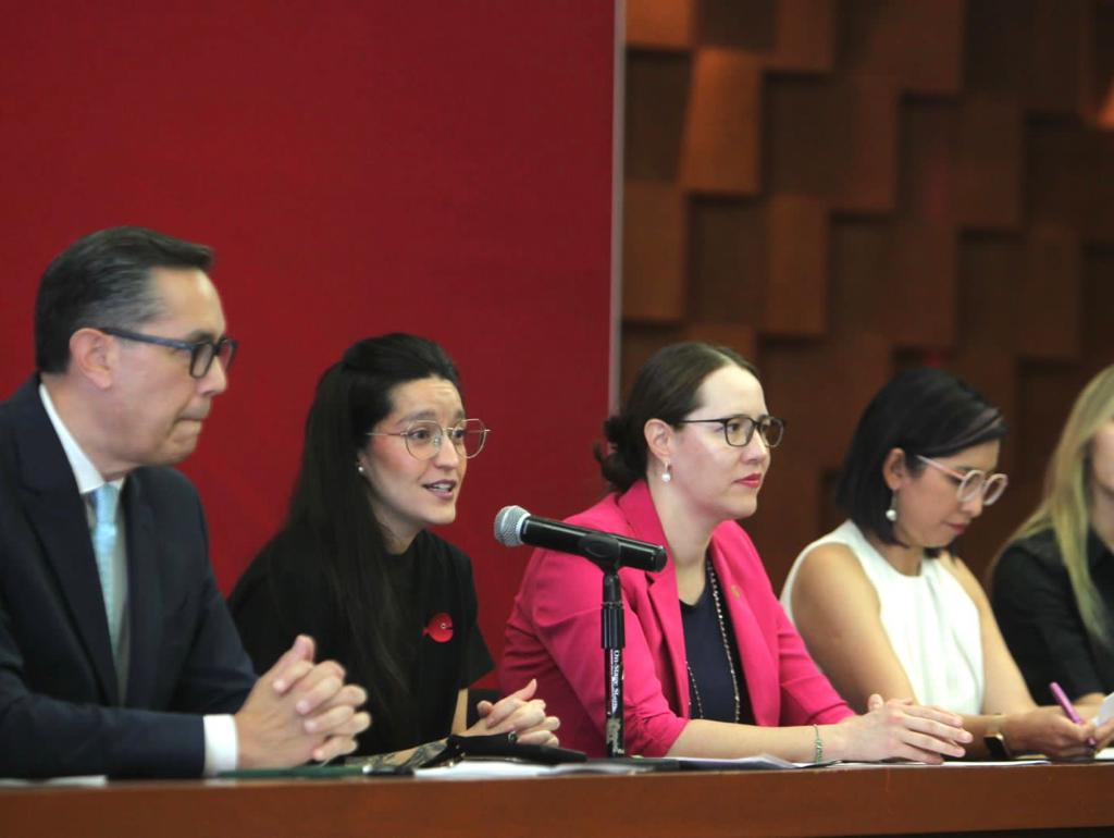 SRE_mx's tweet photo. 📸 Hoy, en @SRE_mx, se realizó el lanzamiento de «Operación COP: Juventudes Embajadores/as por el Clima», con la DG para Temas Globales, @CamilaZepedaL, el DG del @imatiasromero, @alalday, representantes de @ImjuveMX, @INPImx y organizaciones de la sociedad civil.
🇲🇽🤝🌎🌿 https://t.co/Q8HzxAjeTa