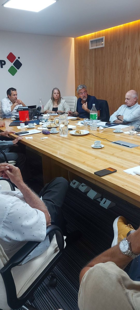 CATAMP_oficial's tweet photo. #AHORA
Reunión de Comisión Directiva para la consideración y aprobación de la Memoria y el balance, previo a la Asamble Ordinaria Anual.
#catamp @diegofolch @OtraInstancia
@InfoCamarasArg @Webpicking @FADEEAC https://t.co/9fqrszur4D