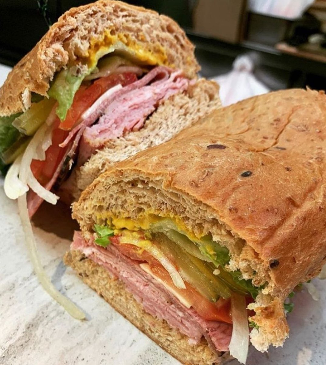 joefassi_stl's tweet photo. Mondays are made better when they include a FRESH #JoeFassiSandwich! https://t.co/MbDmGotaGv