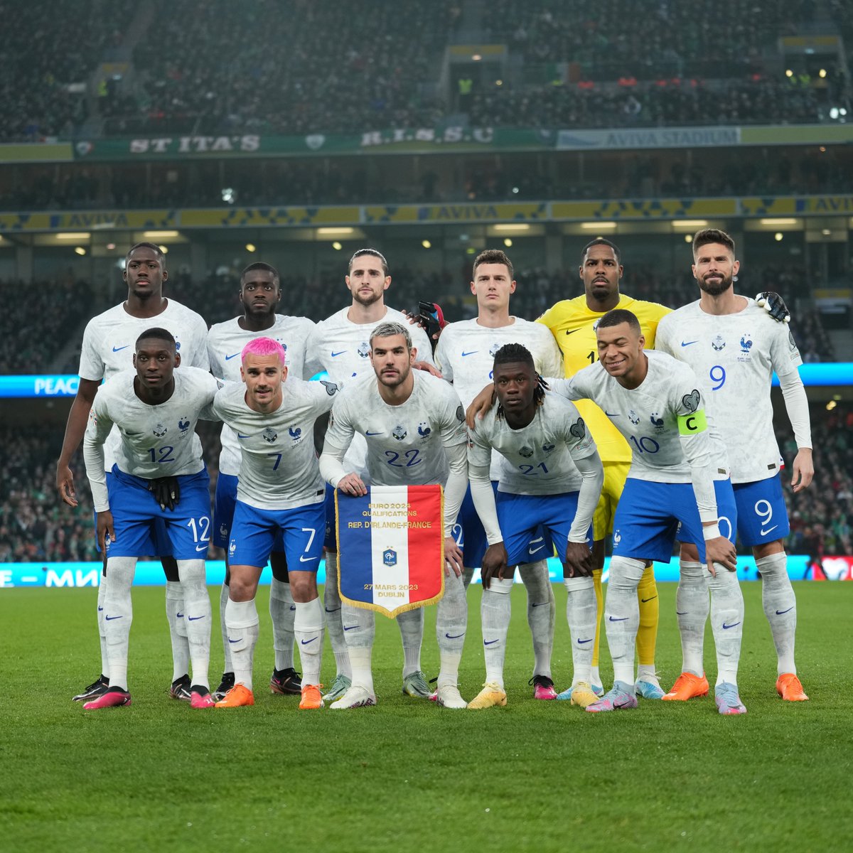 equipedefrance's tweet photo. 💙🤍❤️

🇮🇪🇫🇷 | #IRLFRA | #FiersdetreBleus https://t.co/bPQkWCk5RG