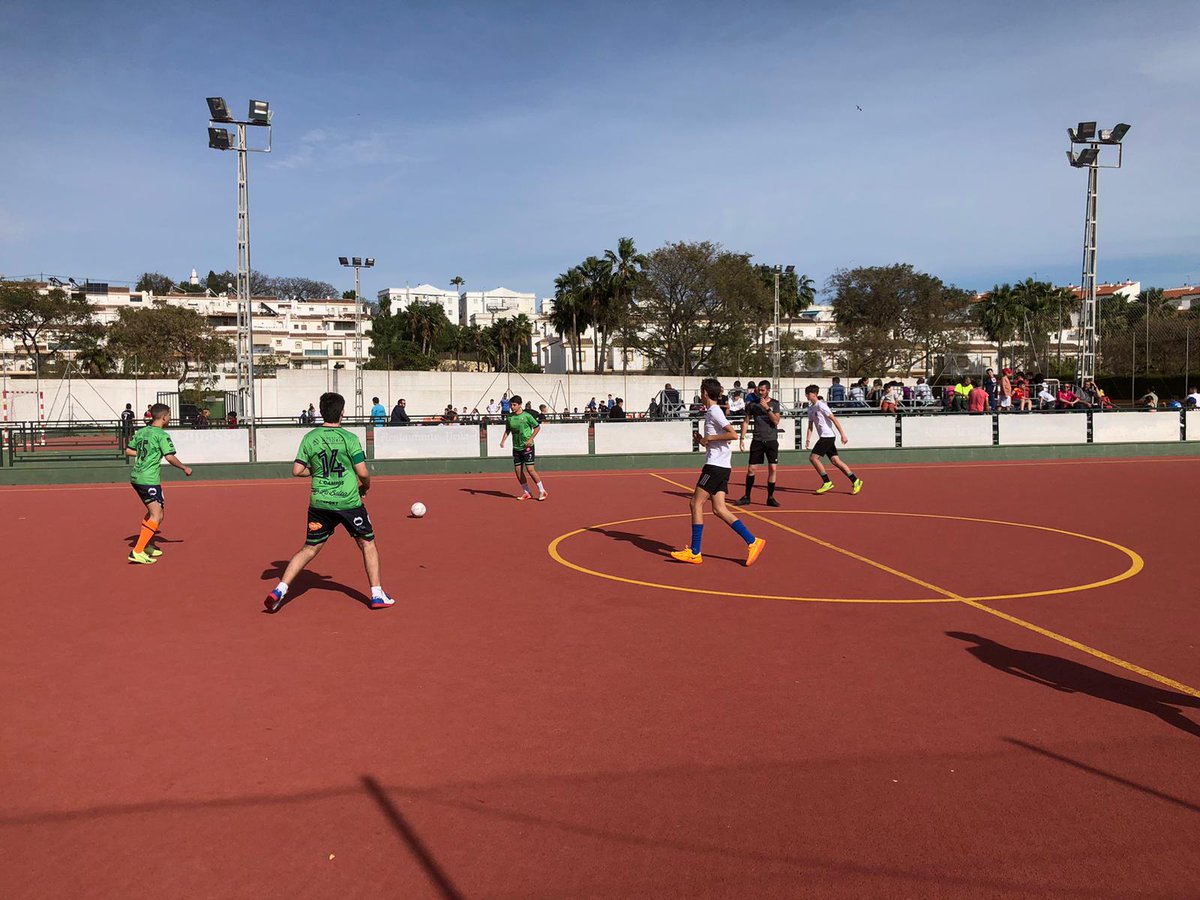 ED_FundacionSMV's tweet photo. ⚽ | Por último, os dejamos con las fotos de los partidos de #FútbolSala:
🟣 Intenso partido del #Senior en la #LigaAFADE contra el Colegio El Monte.
🟣 Gran jornada de fútbol sala para los equipos #Prebenjamin, #benjamín y #Alevín
#SomosEscuelaDeportiva https://t.co/twjbWW7maK