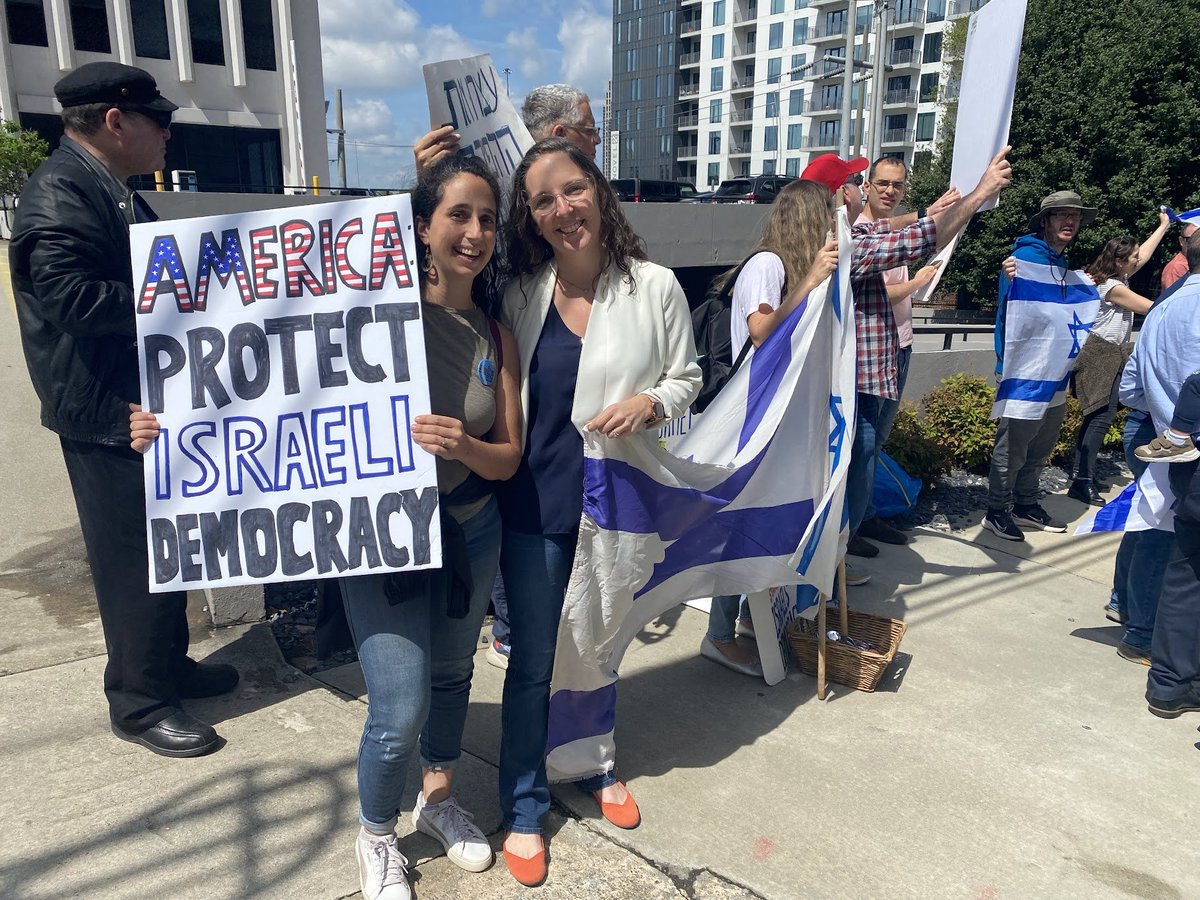 jstreetdotorg's tweet photo. Solidarity from the pro-Israel, pro-peace, pro-democracy movement in Atlanta. https://t.co/5MhbkoBiHj