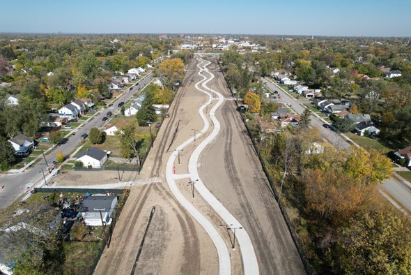 MayorMikeDuggan's tweet photo. We’re knocking down the abandoned La Choy Factory that borders the Joe Louis Greenway 🚧

Detroit, we’re making way for the Joe Louis Greenway over in the Davison-Schoolcraft Neighborhood 🙌 

I don’t know about you, but I am excited about this!!!! https://t.co/bOQeZc7iGa