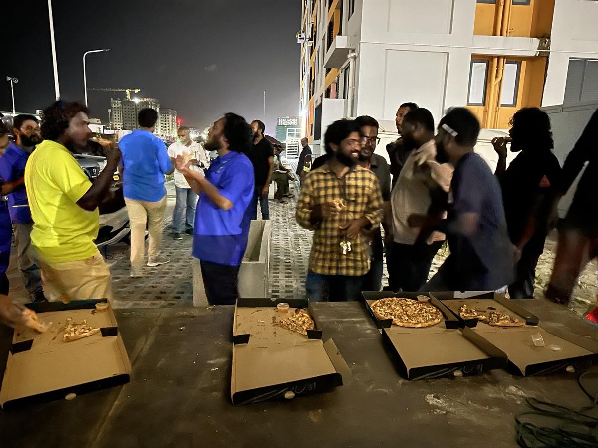 pizzakitchenmv's tweet photo. Pizza Kitchen applauds the hardworking staff of @STELCOMALDIVES who have worked tirelessly to resolve HIYA's power outage. 👏🏼👏🏼👏🏼 https://t.co/kKu0peOPwd