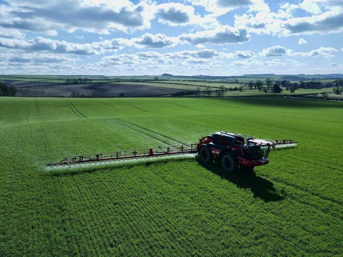 Making the most of the good weather today <a href="/AgrifacUK/">Agrifac UK</a>