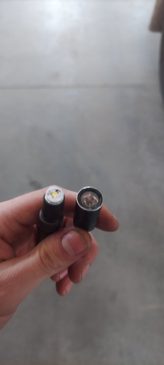 AugdenFischer's tweet photo. @Streamlight Well shit. I was just playing with it in my hoodie pocket. Is that threaded or do I need to send it in on warranty? https://t.co/583NlR12Pt