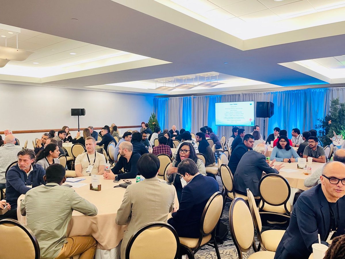 partnerforce's tweet image. Our partners teamed up in Phoenix last week to host a Career Readiness Fair with @ASU students. 👏 During the event, students had the opportunity to network with Salesforce executives &amp;amp; explore careers in the @Salesforce ecosystem. #PledgeForImpact