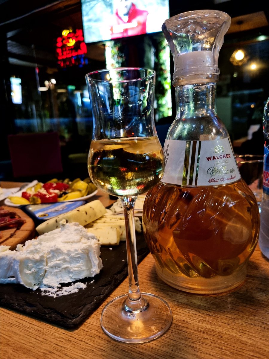 lasthope77's tweet photo. #почваме #grapa #bluecheese #briecheese #salads #party #sandanski #bulgaria https://t.co/QwJBkX9pYI