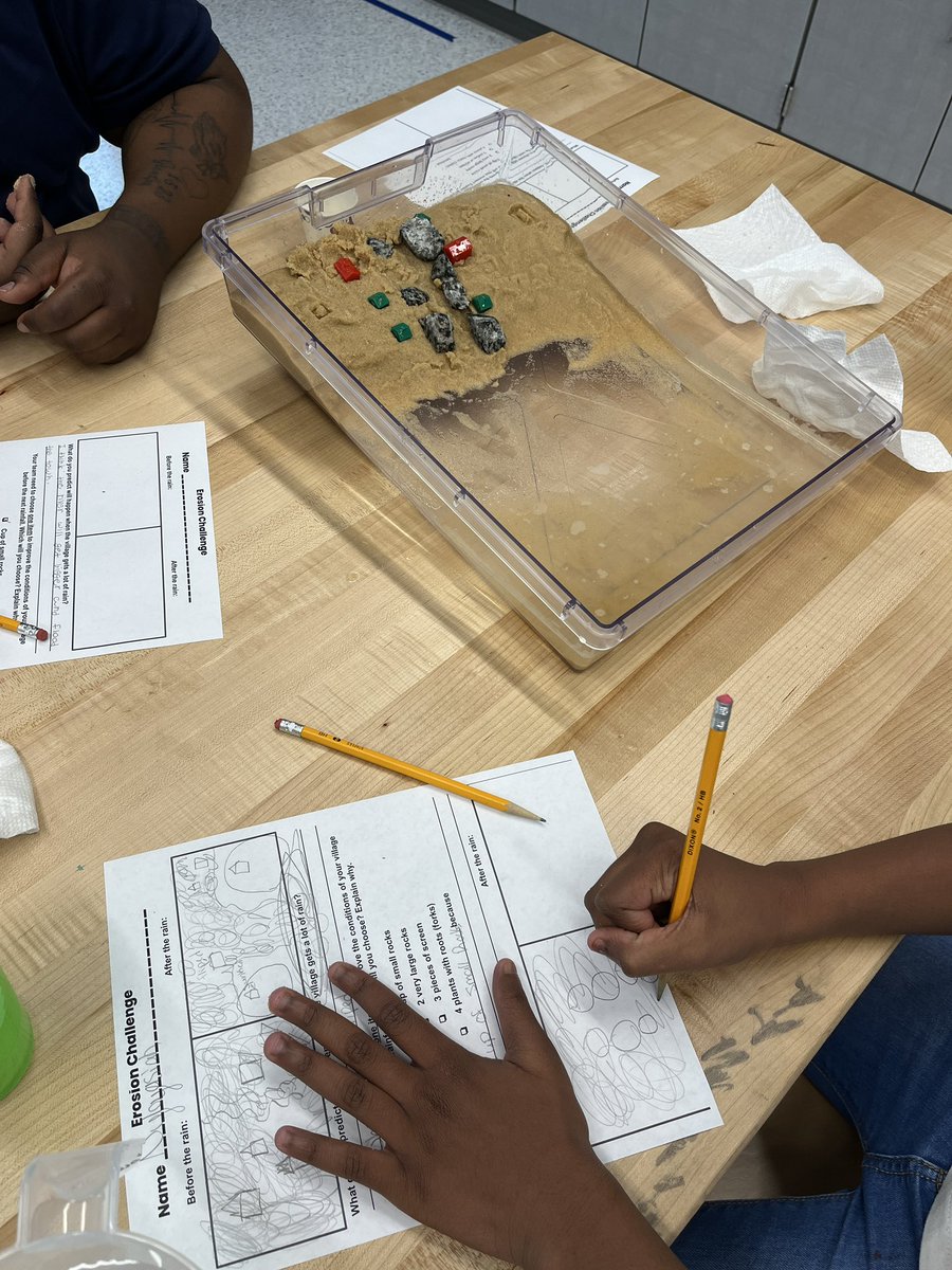 kcollazo's tweet image. After some terrible flood-caused erosion wiped out their neighborhoods, these 4th grade #Engineers had to choose one material and redesign to try and save the houses! 🏡🌧️🏞️ #DoScience #STEM  #STEMeducation