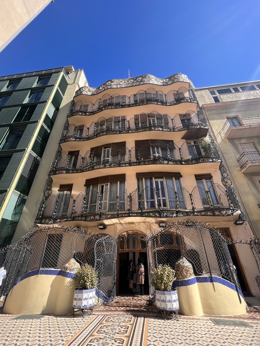 HBSpain's tweet photo. Next stop on our last day Casa Batlló (1/2) also designed by the famous architect A. Gaudí. https://t.co/jR1ZO6h9fP