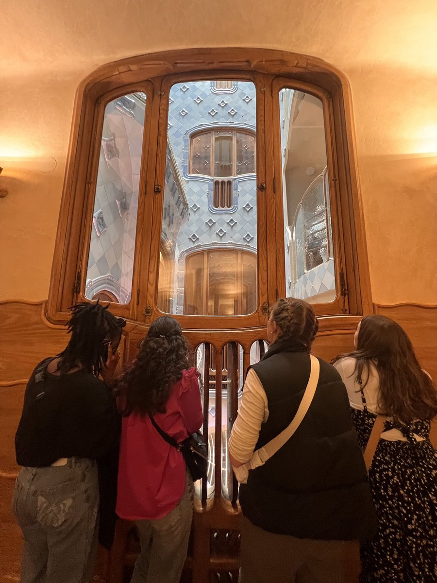 HBSpain's tweet photo. Next stop on our last day Casa Batlló (1/2) also designed by the famous architect A. Gaudí. https://t.co/jR1ZO6h9fP