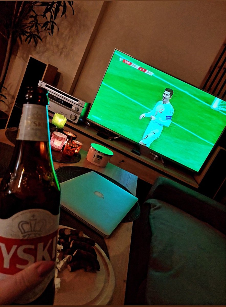 PaollaZet's tweet photo. 3 minuta, 0:0!!! Robercik łagodnie uśmiechnięty 👌 cudownie.
#POLALB https://t.co/J5Fz5R4Jwv
