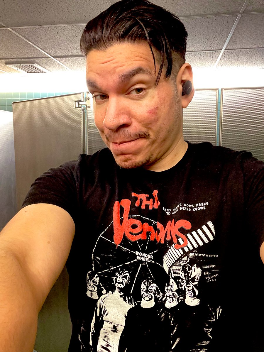 TimesSqKungFu's tweet photo. What better way to get it cracking at the gym with some Shaw Bros swag. https://t.co/vCEo2uKD2e