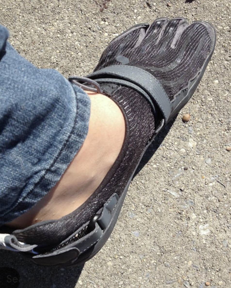 TJCollins8's tweet photo. @francisdmarion We felt @Crocs offered all the comforts of home and the stylish flare we needed to really set the stage for a great season. The skeletoes proved to be a poor choice for fly mowing. Who would have thought?! https://t.co/efmN68yL9V