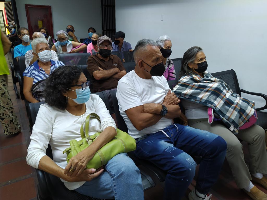 #27Mar En el Servicio Autónomo de Geriatría (SAGER), ubicado en el municipio Girardot, se lleva a cabo Jornada de Atención Integral 'Hogares Saludables' ¡Adultos mayores sanos! <a href="/NicolasMaduro/">Nicolás Maduro</a> <a href="/MagaGutierrezV/">Magaly Gutiérrez Viña</a> <a href="/Soykarinacarpio/">Karina Carpio</a> <a href="/MinSaludVE/">MPPSalud</a>