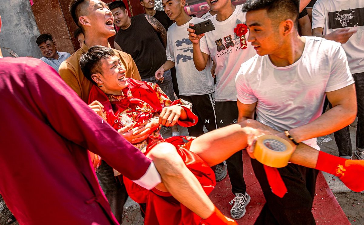 又一个被扒掉裤子的新郎🤵