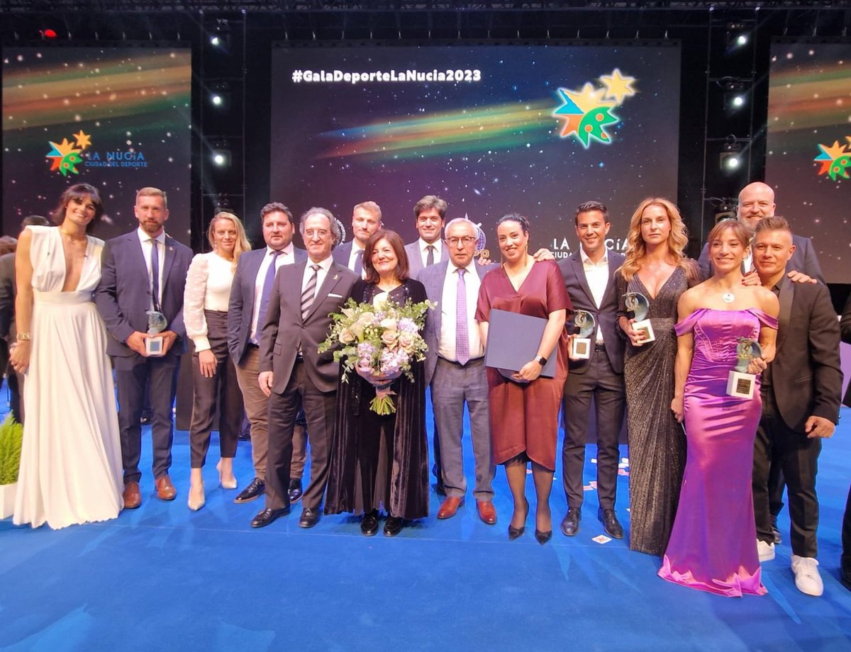 📸 Gracias <a href="/periodistasAEPD/">Periodistas AEPD</a> y <a href="/LaNuciaES/">La Nucía</a> por una #GalaDeporte2023 inolvidable y por el reconocimiento a nuestro fundador, José Luis Mendoza Pérez.