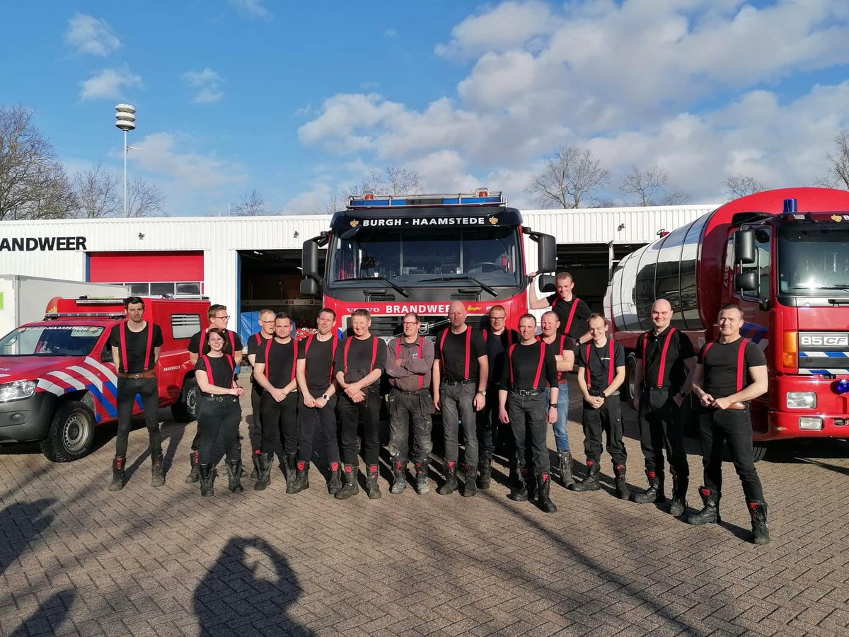 ronbrink61's tweet photo. Tweet 1 van 2. Per 01-04-23 stop ik na 36 jaar actieve dienst als #brandweervrijwilliger. Vrijdag nam ik op mijn manier afscheid van ‘mijn ploeg’ Dank aan alle collega’s van @BrwHaamstede voor de jarenlange samenwerking én het mooie afscheid! https://t.co/wLAGuJjzbE
